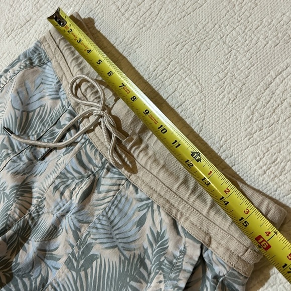 Savannah Rose Coastal shorts. Size 8 - Picture 3 of 7